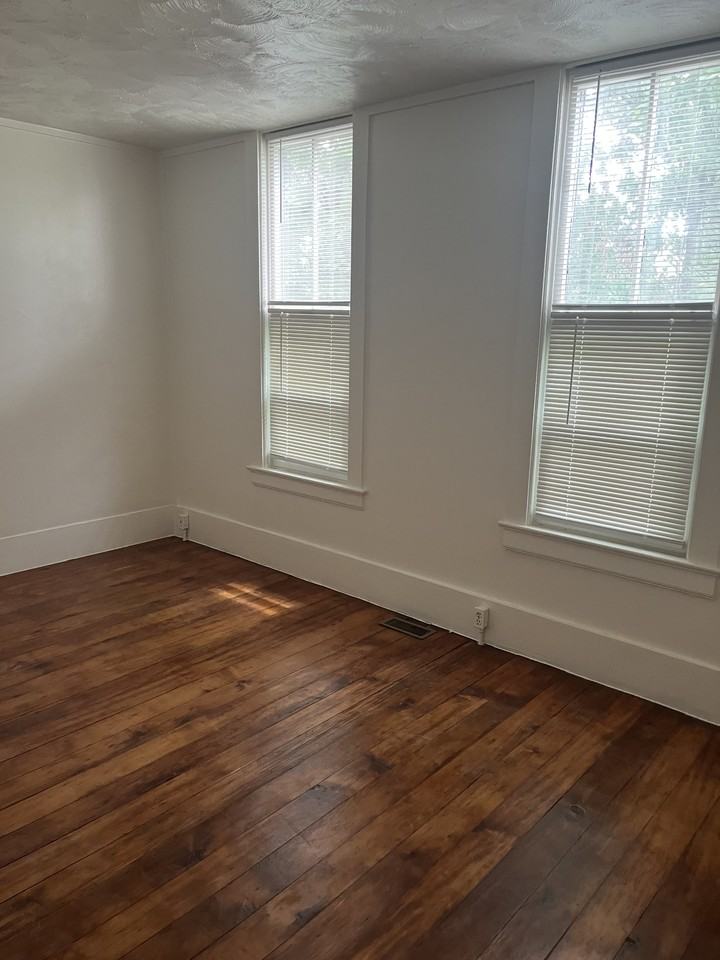 429 W South St - Photo 3 of 9