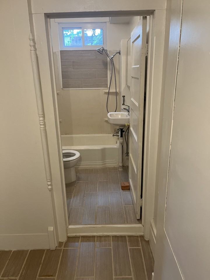 429 W South St - Photo 4 of 9