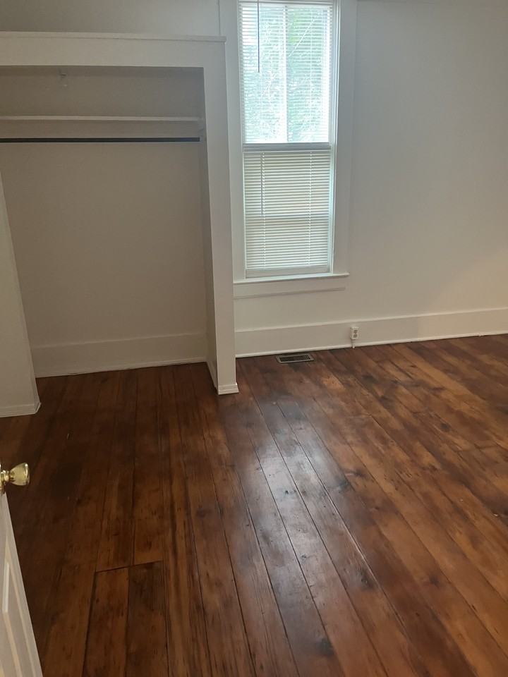 429 W South St - Photo 6 of 9