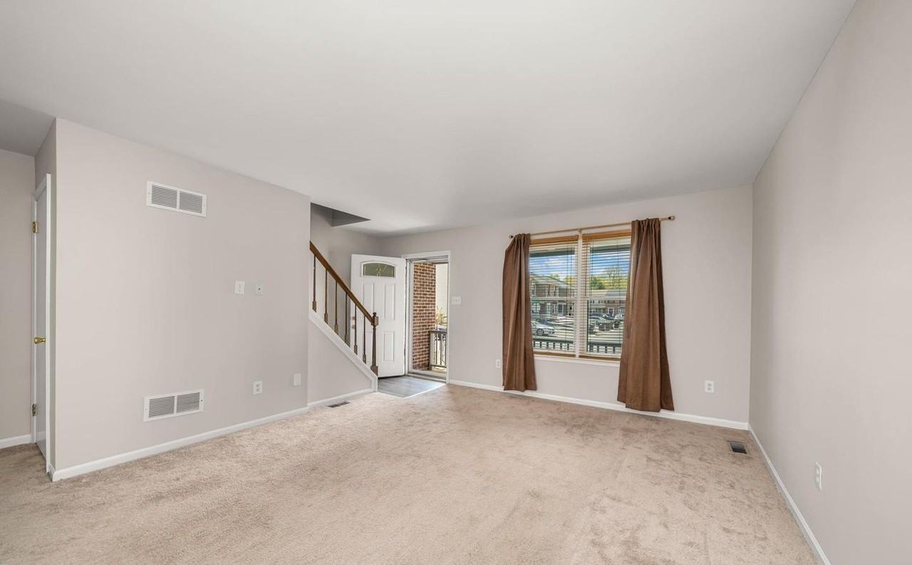 9 Mactavish Ct - Photo 3 of 21