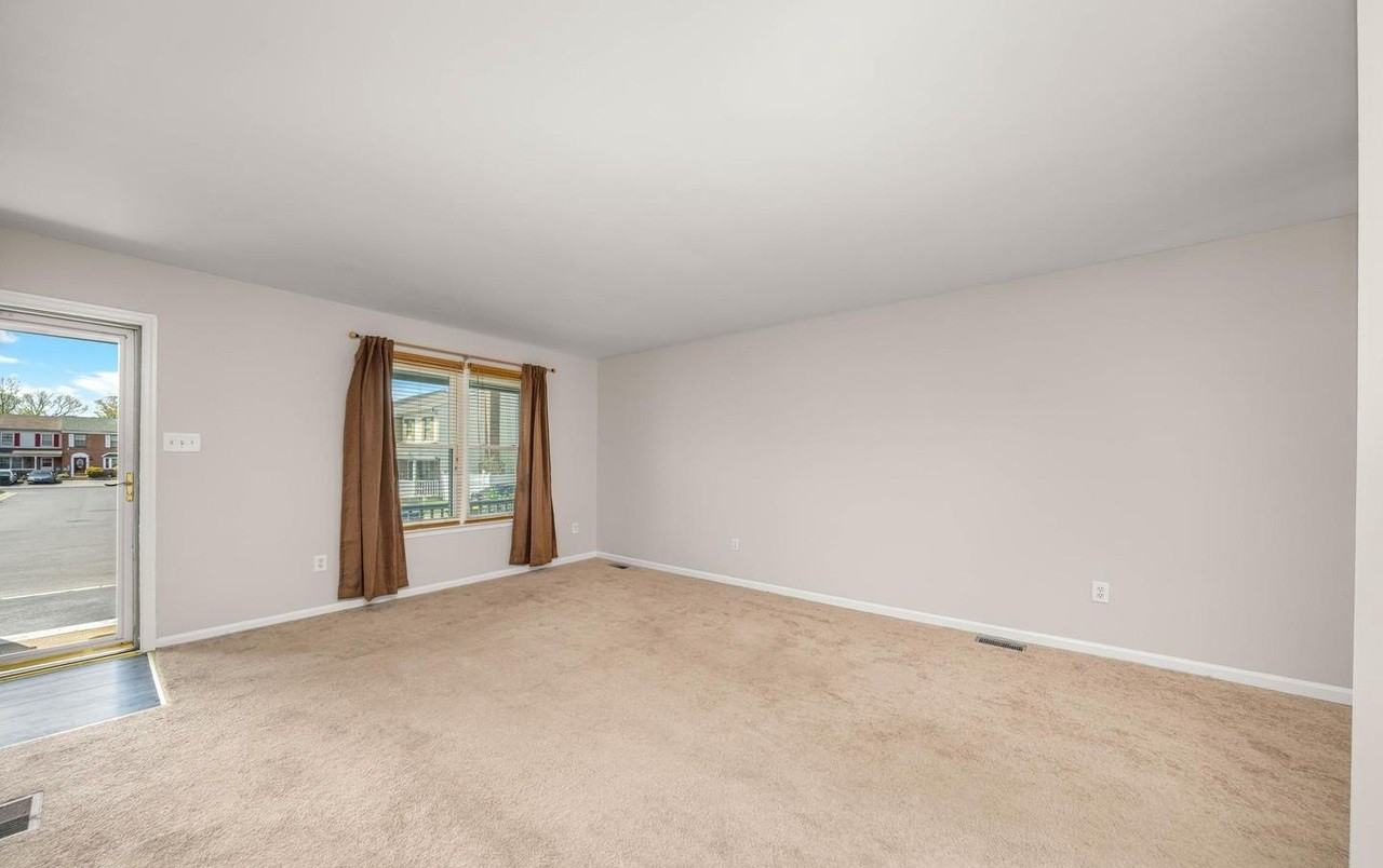 9 Mactavish Ct - Photo 4 of 21