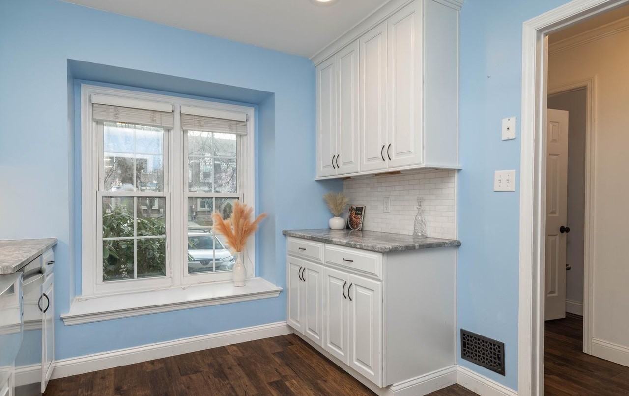 311 Stoneham Dr - Photo 4 of 36