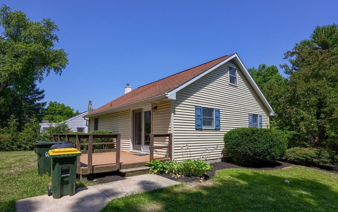 160 Buch Ave - Photo 2 of 26