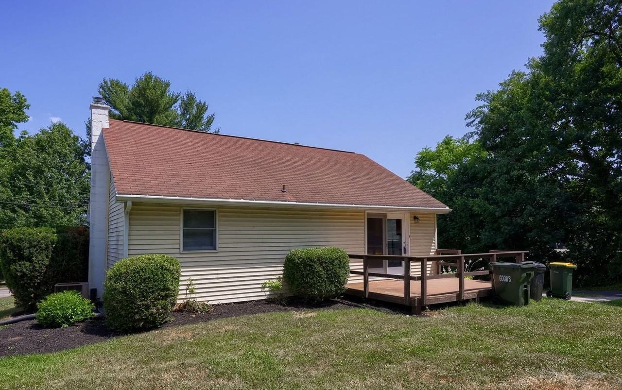 160 Buch Ave - Photo 3 of 26