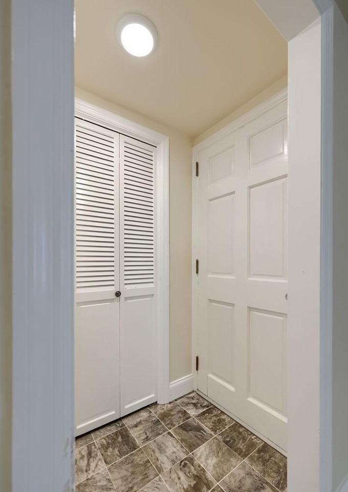 160 Buch Ave - Photo 4 of 26