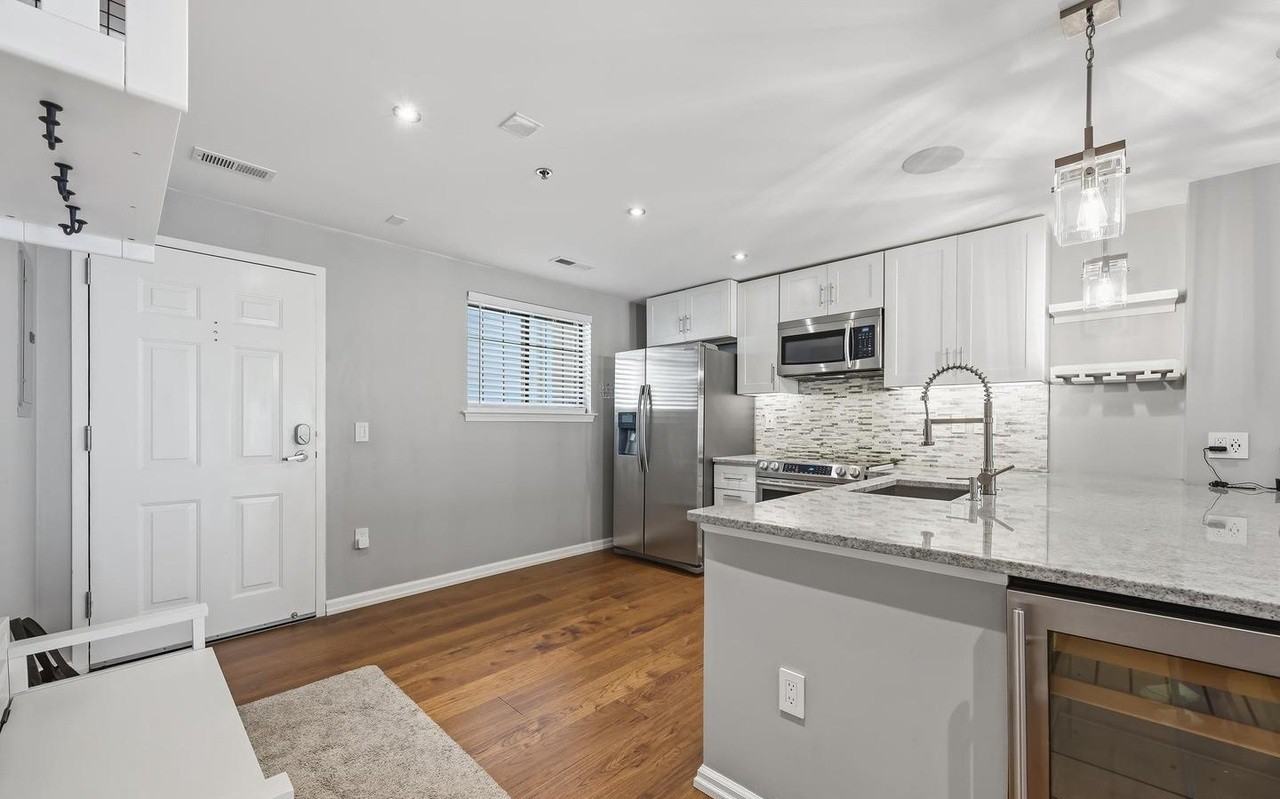 2 Leverington Ave - Photo 3 of 22