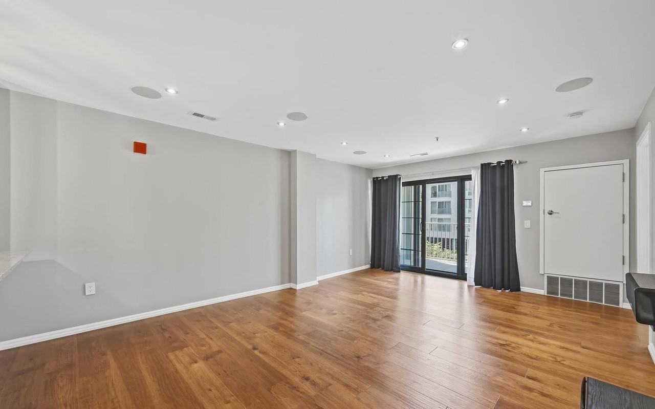 2 Leverington Ave - Photo 5 of 22