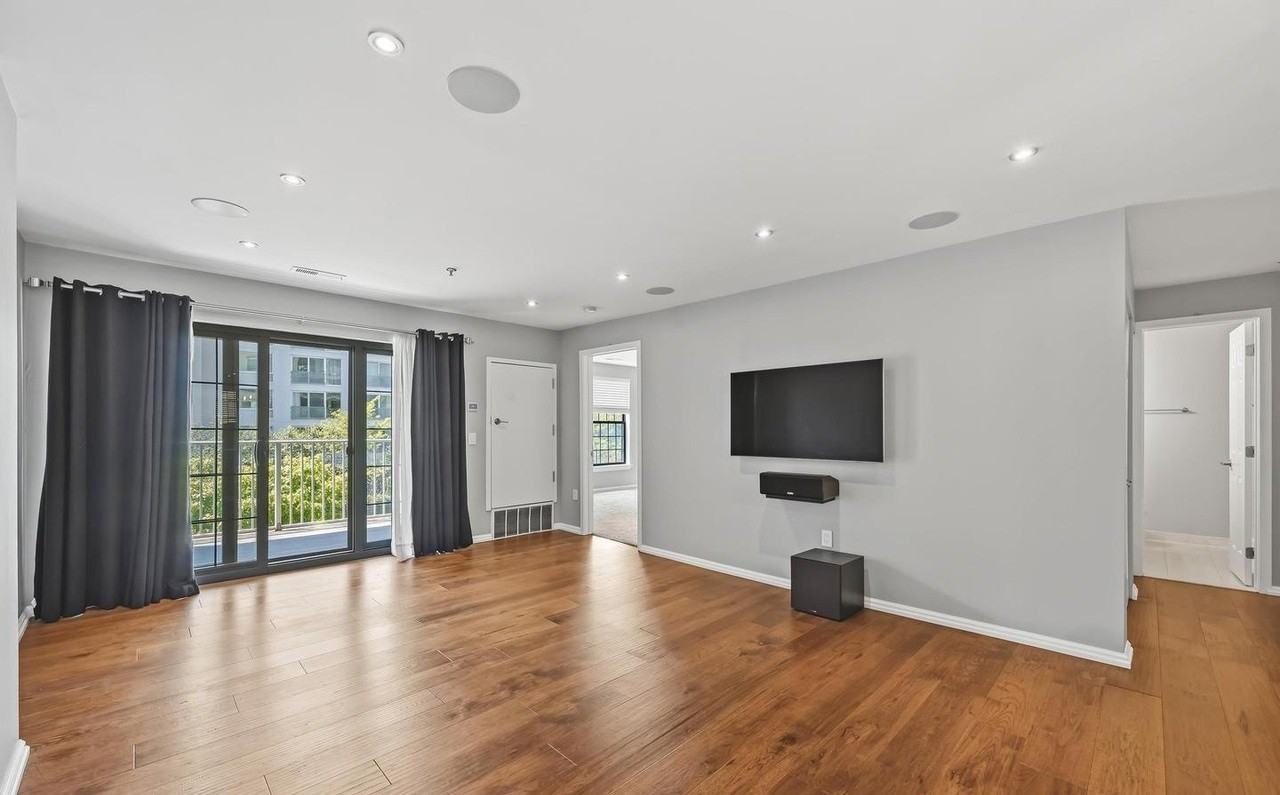 2 Leverington Ave - Photo 6 of 22