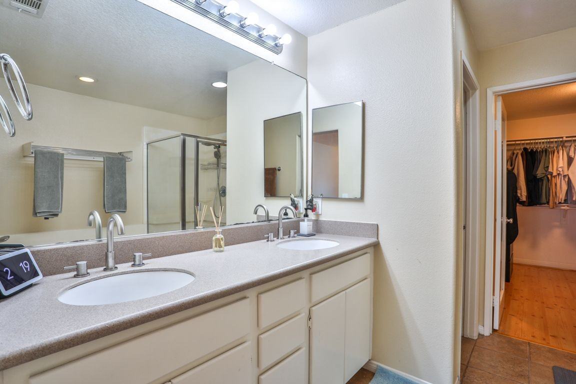 17828 Woodbine Ct - Photo 5 of 43