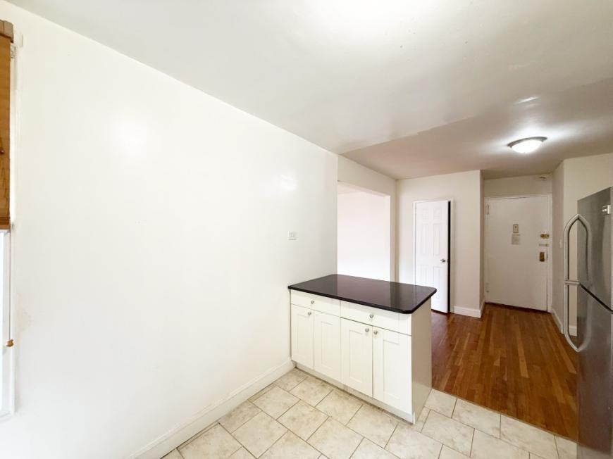 175 Hawthorne St - Photo 5 of 10