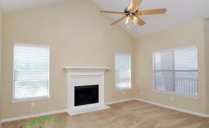 1438 Marina Bay Dr - Photo 2 of 10