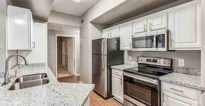 319 N Wesley Dr - Photo 3 of 10