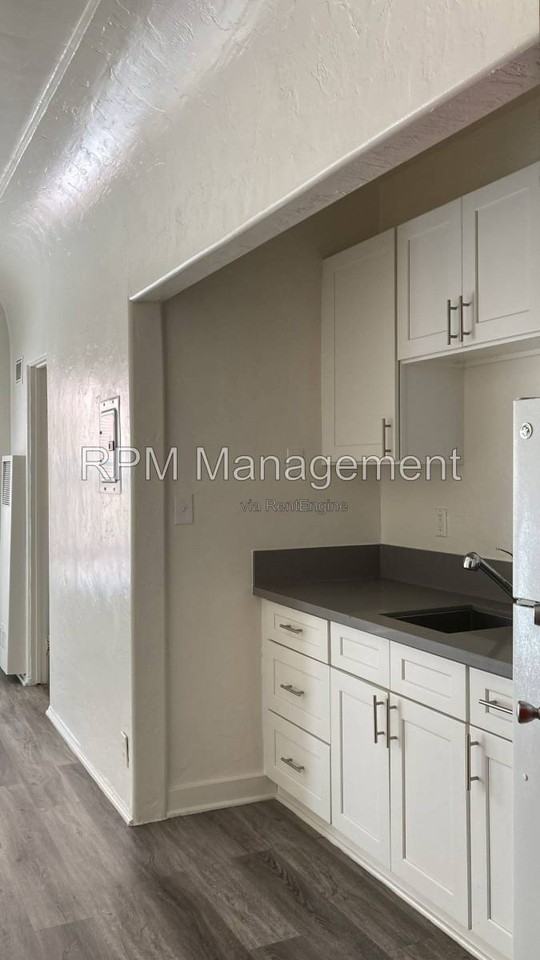111 S Manhattan Pl #204 - Photo 2 of 10