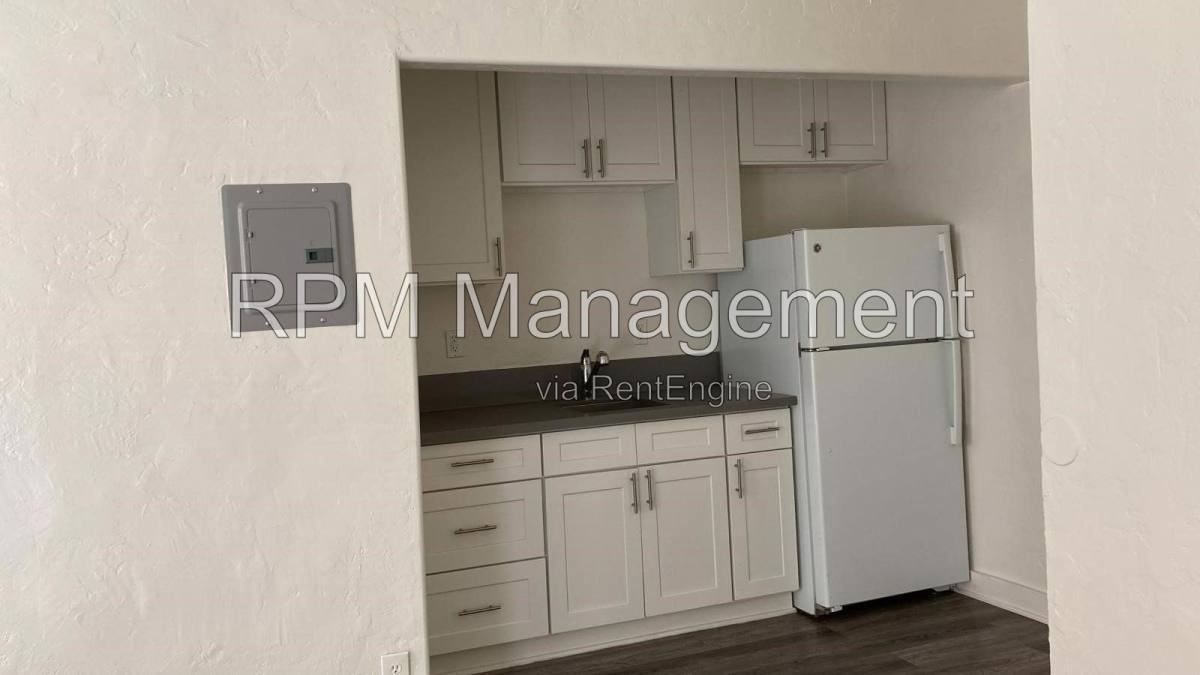 111 S Manhattan Pl #204 - Photo 3 of 10