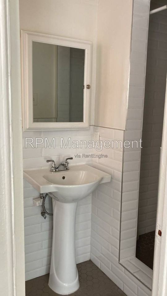 111 S Manhattan Pl #204 - Photo 6 of 10