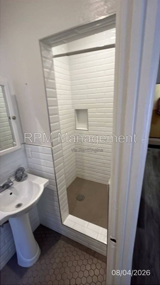 111 S Manhattan Pl #204 - Photo 7 of 10