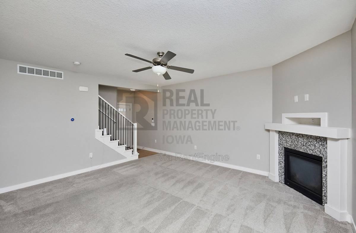 9654 Turnpoint Dr - Photo 3 of 10