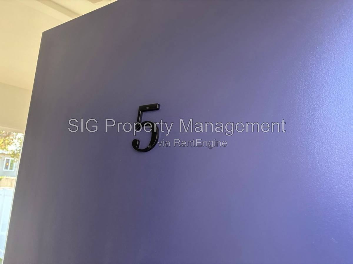 252 W Howard St #5 - Photo 2 of 10