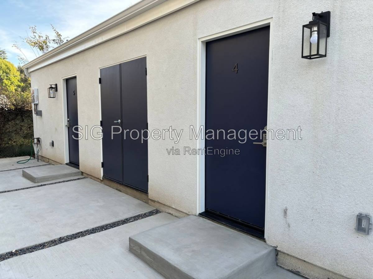 252 W Howard St #5 - Photo 4 of 10