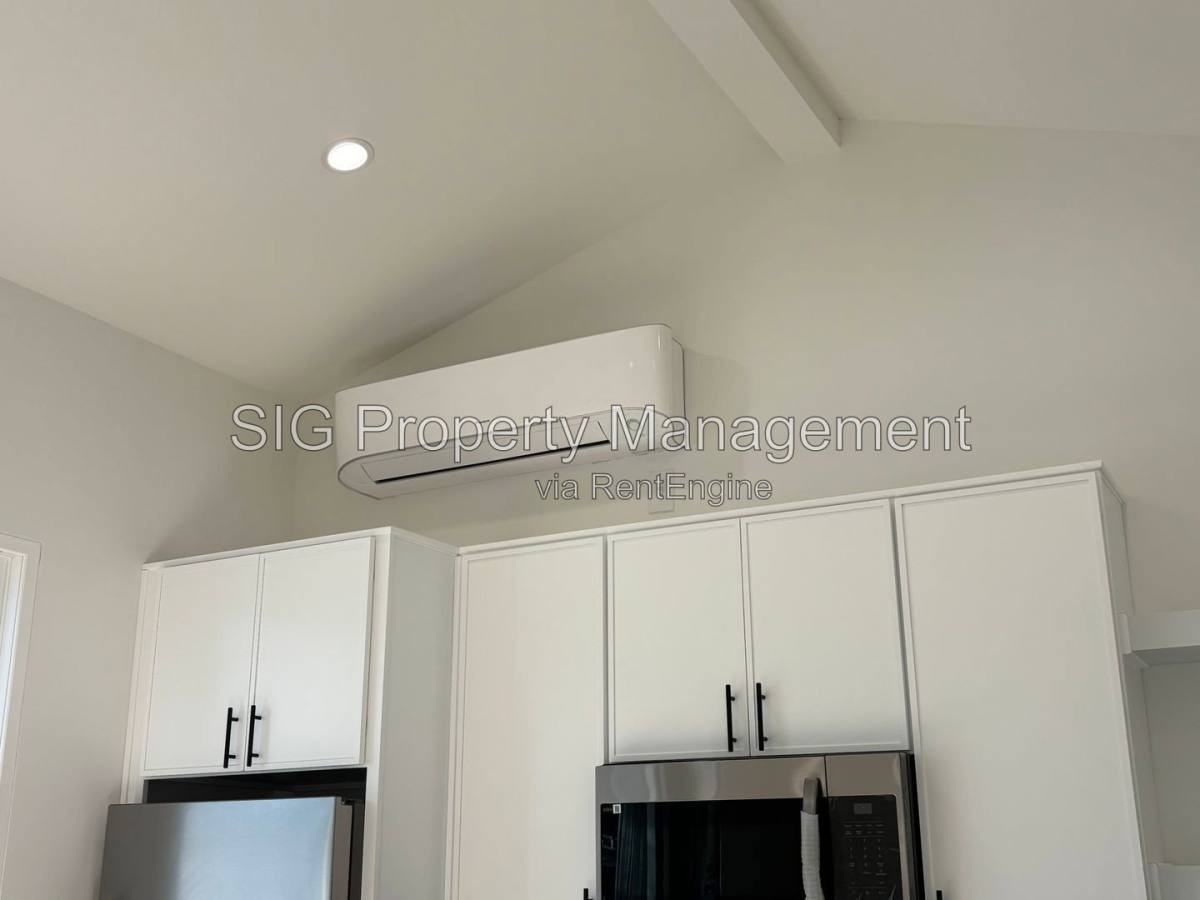 252 W Howard St #5 - Photo 5 of 10