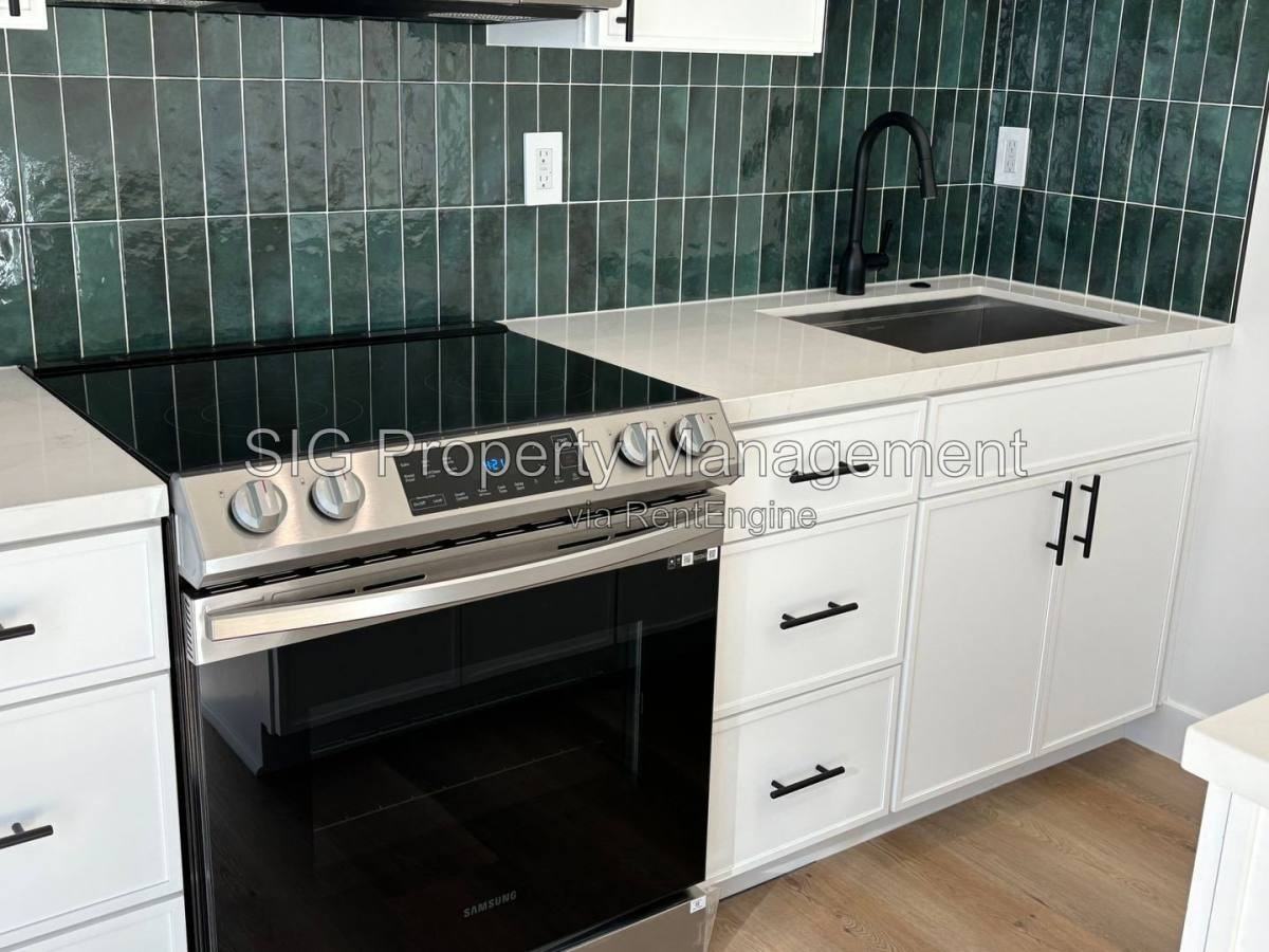 252 W Howard St #5 - Photo 6 of 10