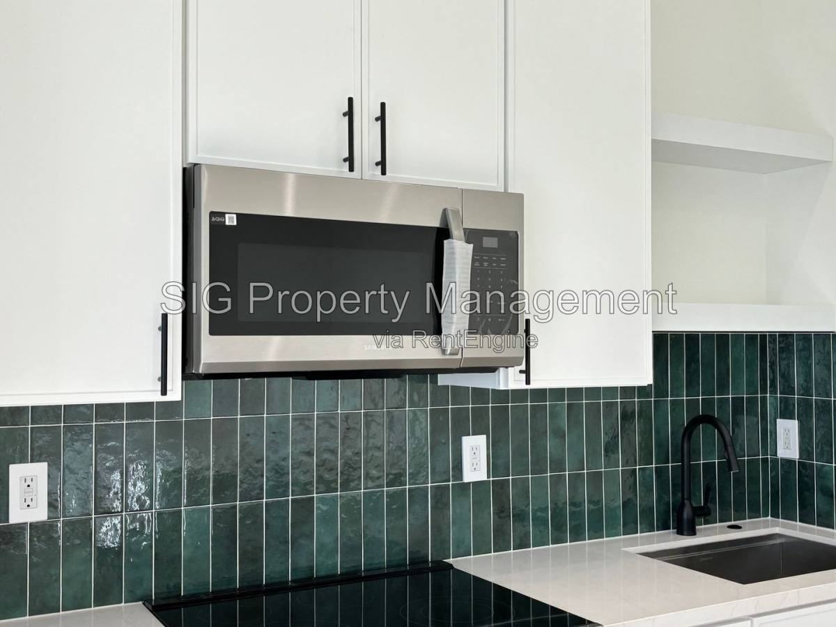 252 W Howard St #5 - Photo 7 of 10
