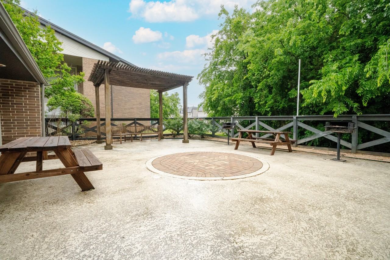 Emerald Lane - Photo 4 of 14