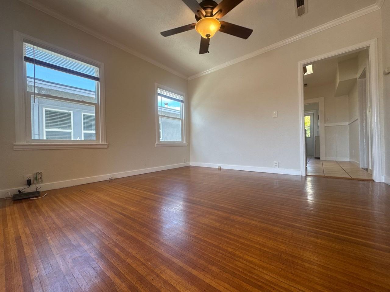 5440 Trask St - Photo 4 of 20