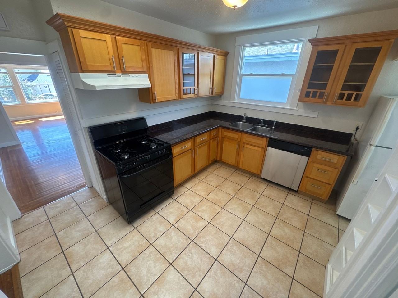 5440 Trask St - Photo 7 of 20