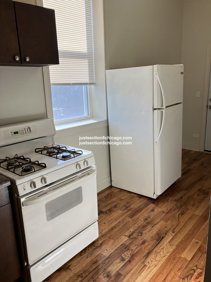 1526 S Kedzie Ave #3 - Photo 2 of 9