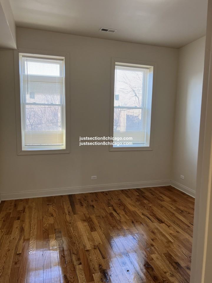 1526 S Kedzie Ave #3 - Photo 3 of 9