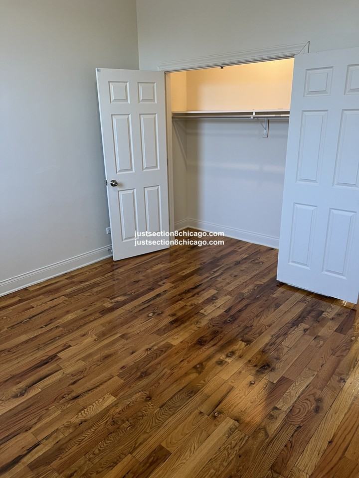 1526 S Kedzie Ave #3 - Photo 4 of 9