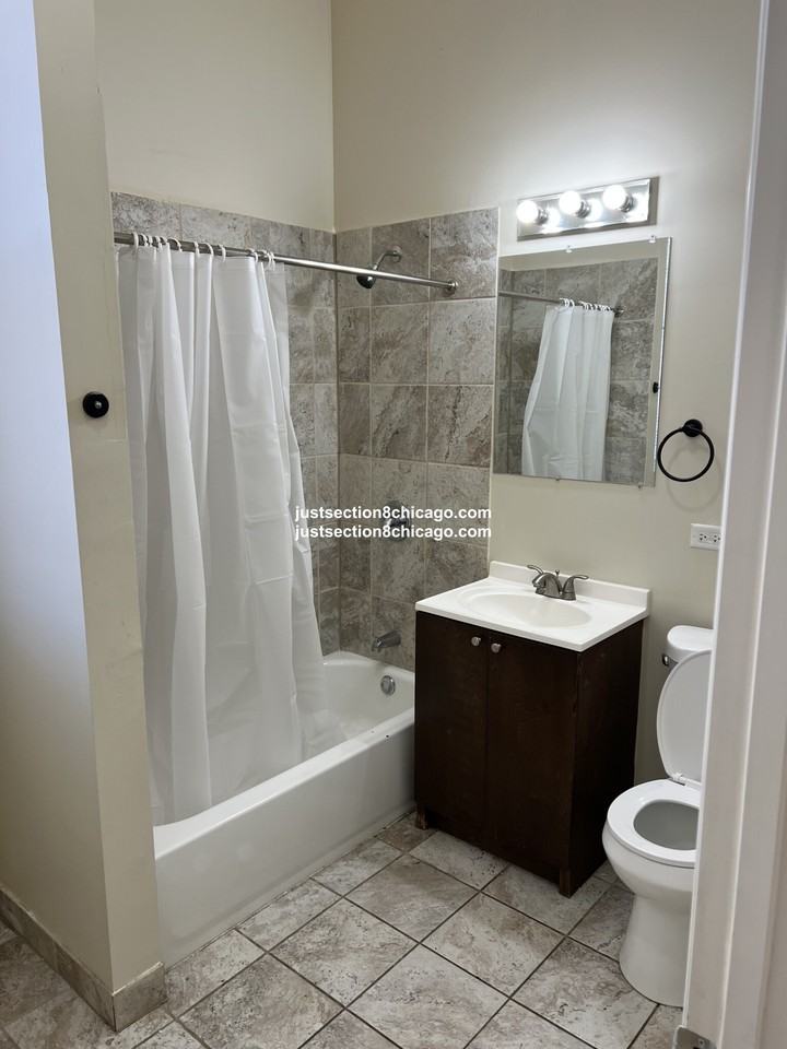 1526 S Kedzie Ave #3 - Photo 7 of 9