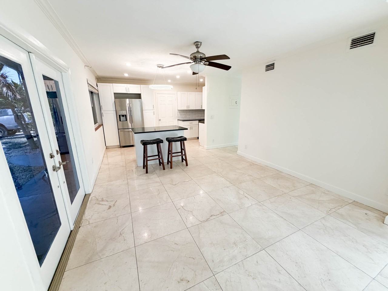5332 Northeast 15th Avenue - Photo 4 of 29