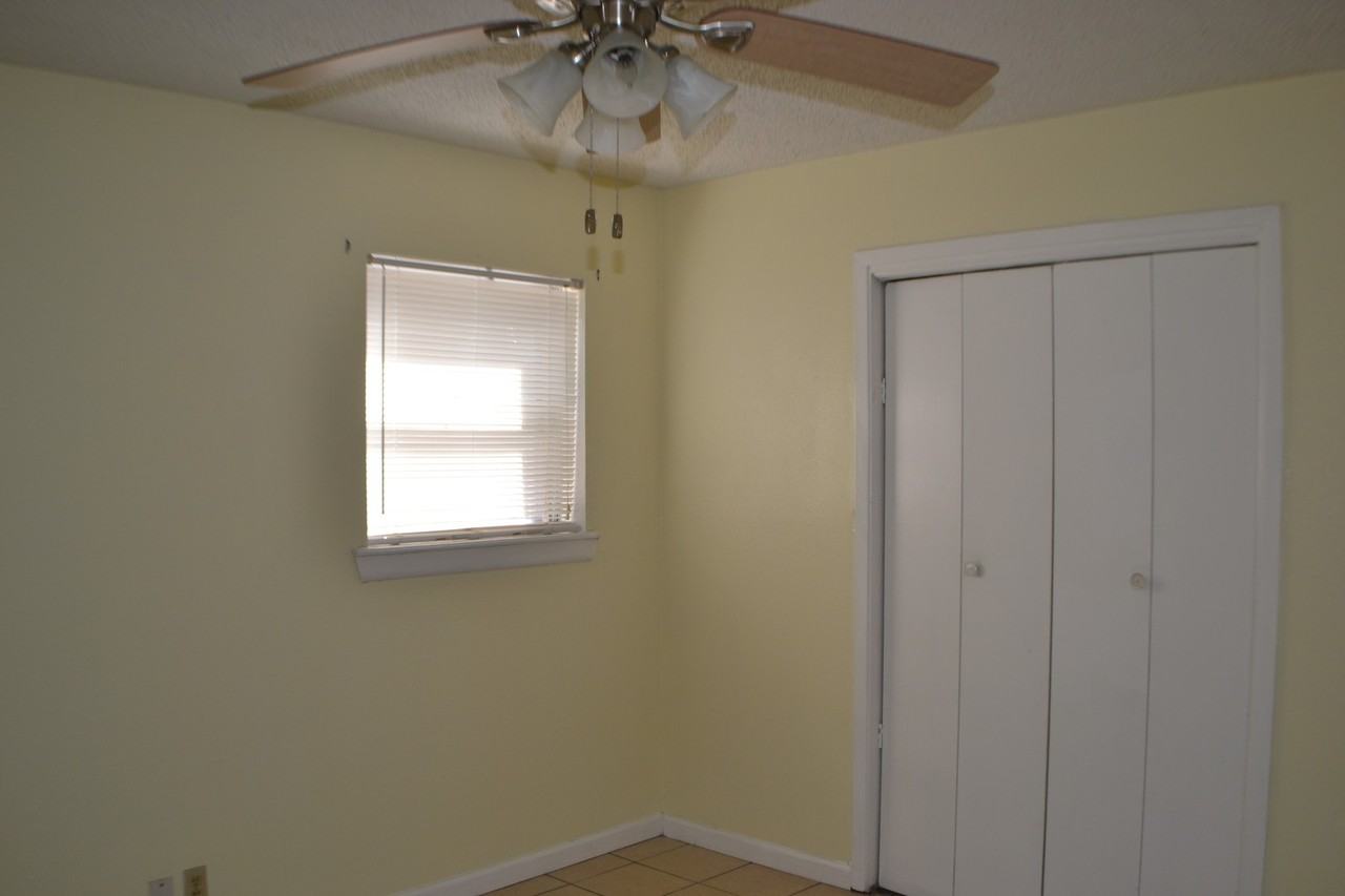 706 N Frisco Rd - Photo 4 of 12