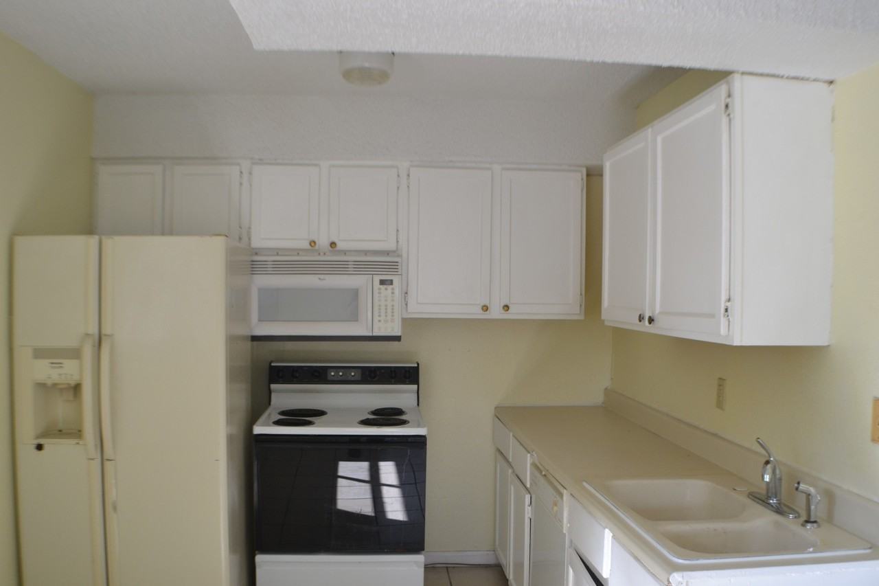 706 N Frisco Rd - Photo 5 of 12