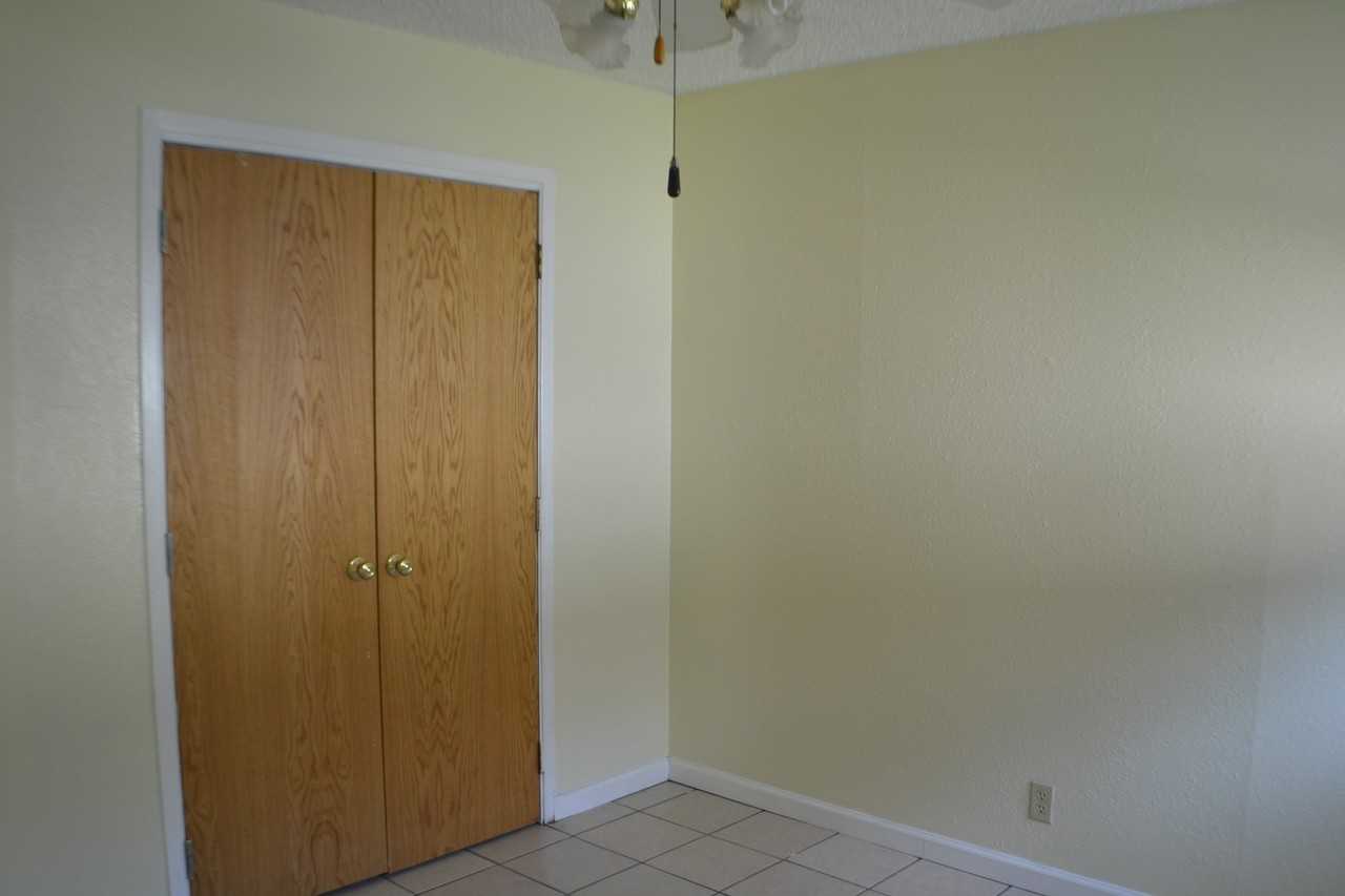 706 N Frisco Rd - Photo 6 of 12