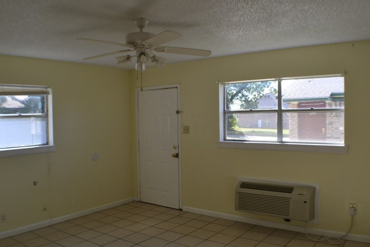 706 N Frisco Rd - Photo 7 of 12