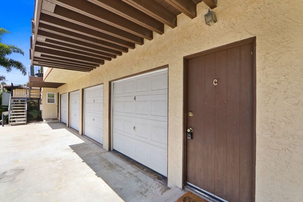 16842 Hoskins Ln - Photo 3 of 17