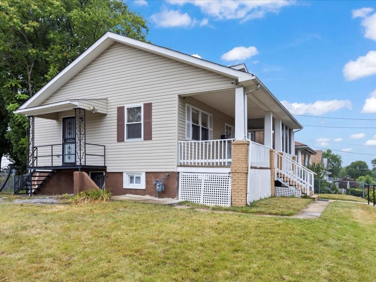 65 53rd Pl Se - Photo 3 of 31
