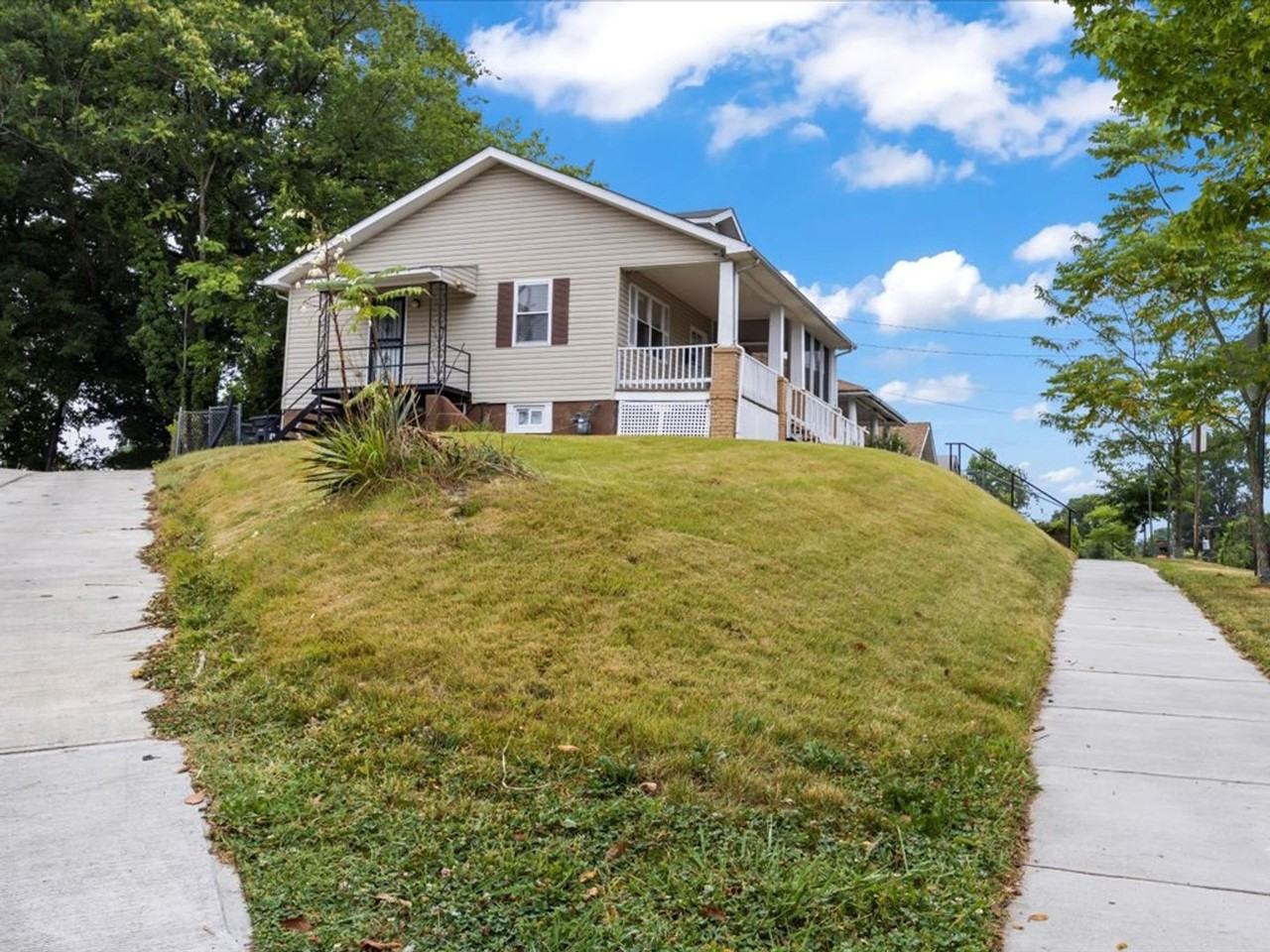 65 53rd Pl Se - Photo 4 of 31