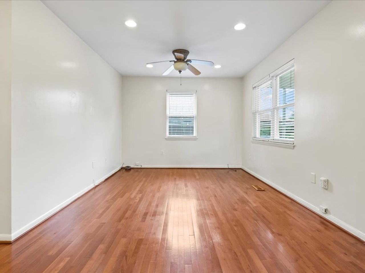 65 53rd Pl Se - Photo 7 of 31