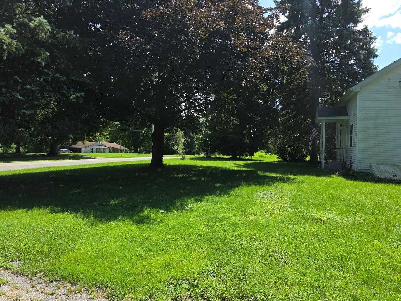 7028 Bailey Rd - Photo 7 of 41