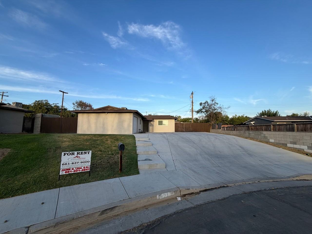 921 Hill St - Photo 4 of 50