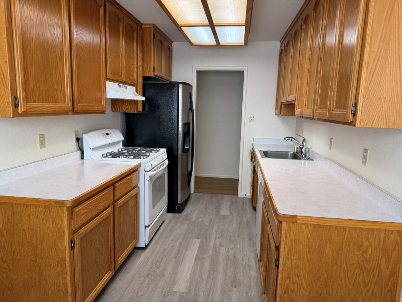 1321 Chestnut Ln - Photo 5 of 21