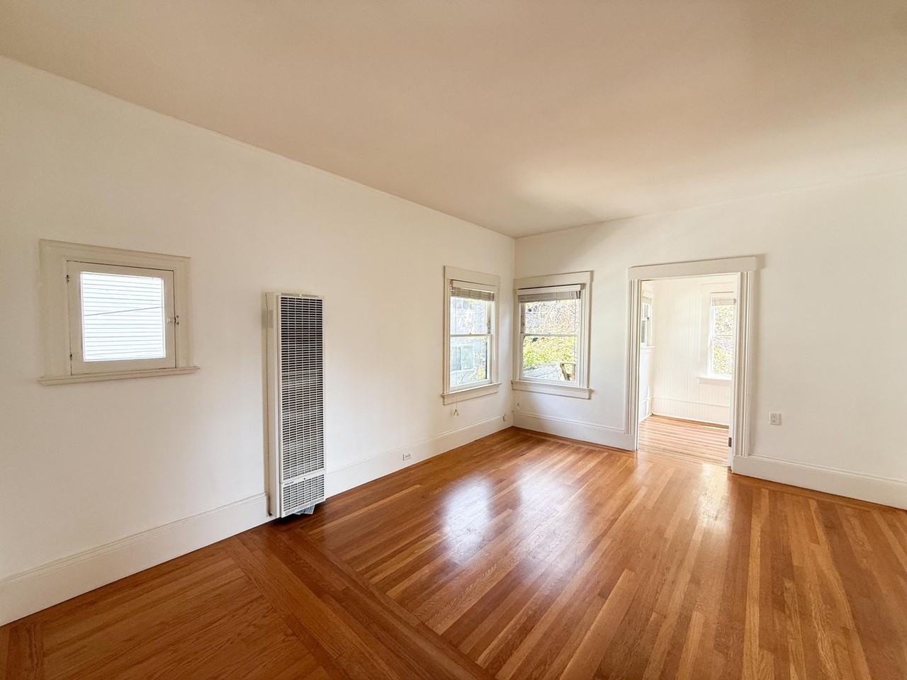 2208 Ward St - Photo 3 of 33