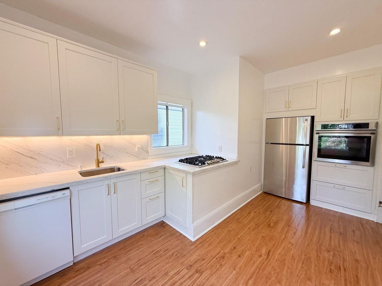 2208 Ward St - Photo 7 of 33
