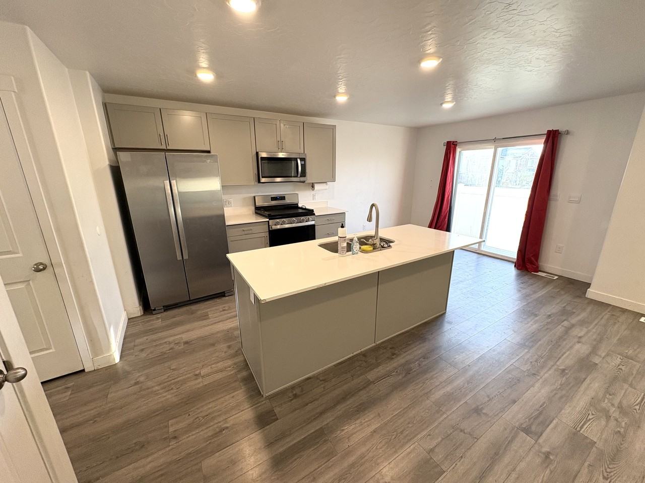 1198 W Divide Dr - Photo 3 of 21