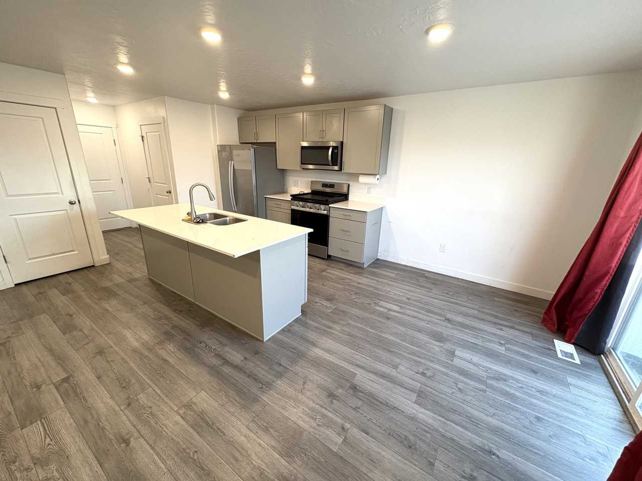 1198 W Divide Dr - Photo 4 of 21