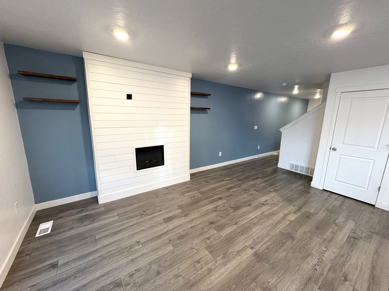 1198 W Divide Dr - Photo 5 of 21